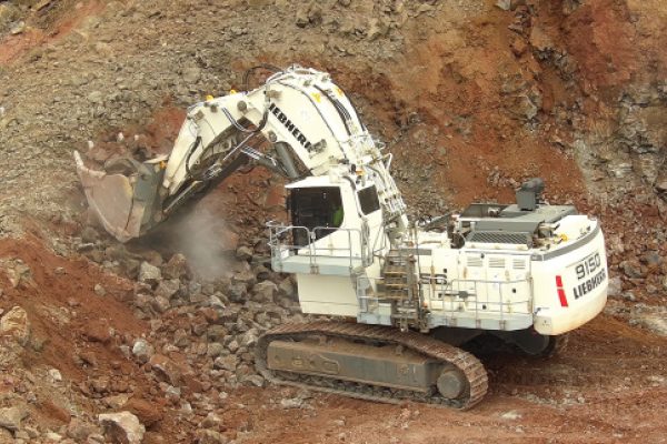 Winning the Heart of Halawa with the Liebherr R 9150